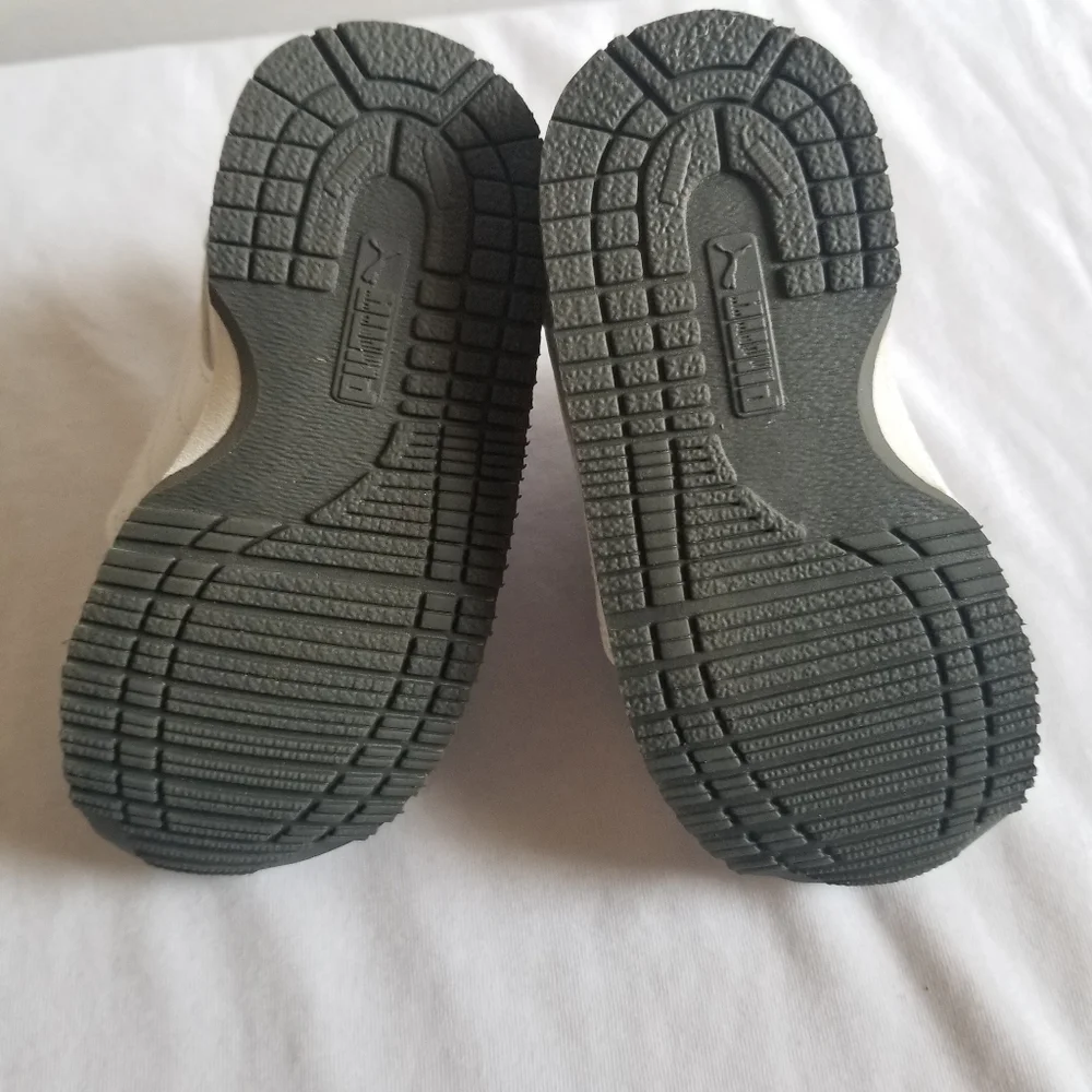Toddler Puma Running Shoes Size CA 5.0 EUC/U.S 5C Silver,White&Sparkly - Picture 15 of 15